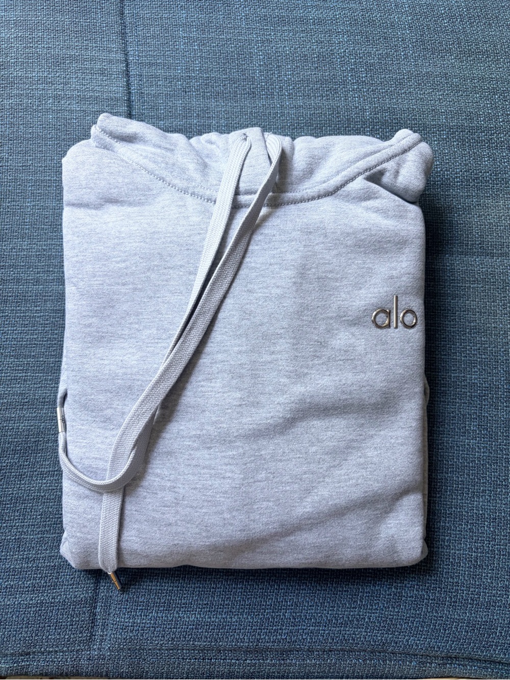 NWT ALO Yoga Women’s Light Gray Crewneck Pullover with Subtle Logo